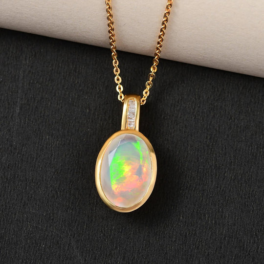Natürlicher, äthiopischer Welo Opal und weißer Diamant-Anhänger mit Kette, 925 Silber Gelbgold Vermeil ca. 2.10 ct
