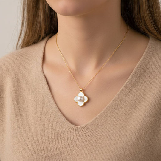 Weiße Süßwasser Perle (7-9 mm), Weißes Perlmutt Anhänger mit Kette, 50 cm + 5 cm Extender, Nickelfreies Messing, Reines Kupfer vergoldet