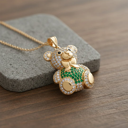 Teddybär-Anhänger mit Kette und grünem Zirkonia, ca. 50 cm, 2,00 ct