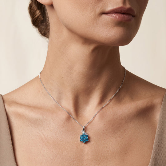 D'Joy Neon Apatit und Zirkon Anhänger mit 50cm Kette, 925 Silber platiniert - 0,87 ct.