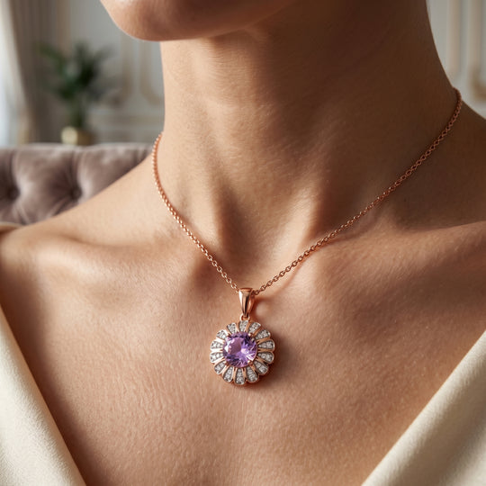 D'Joy Rose De France Amethyst und Zirkon floraler Halo Anhänger mit 50cm Kette, 925 Silber 750 Roségold Vermeil - 3,98 ct.