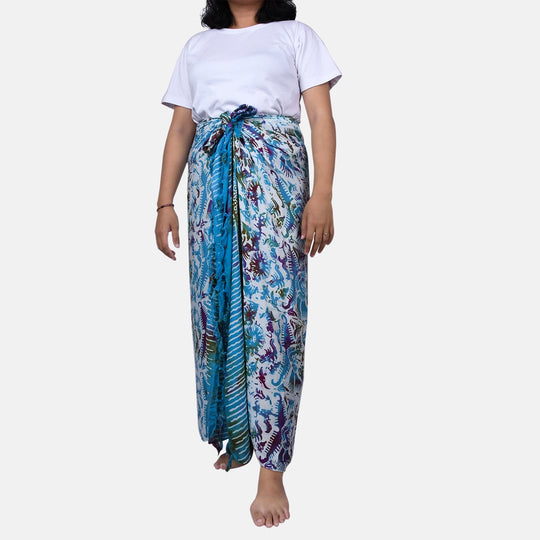 Bedruckter Sarong aus Viskose, Blau und Weiß