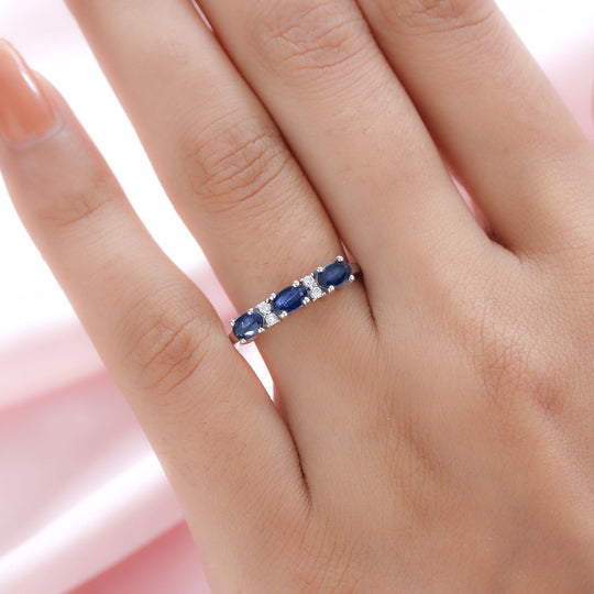 Kanchanaburi Blauer Saphir und weißer Zirkon-Ring, 925 Silber platiniert ca. 0.94 ct