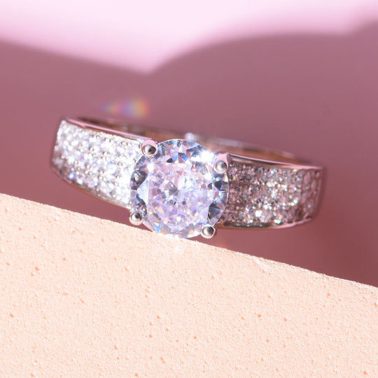 Lustro Stella - Weißer Zirkonia Ring, 925 Silber platiniert ca. 2.55 ct