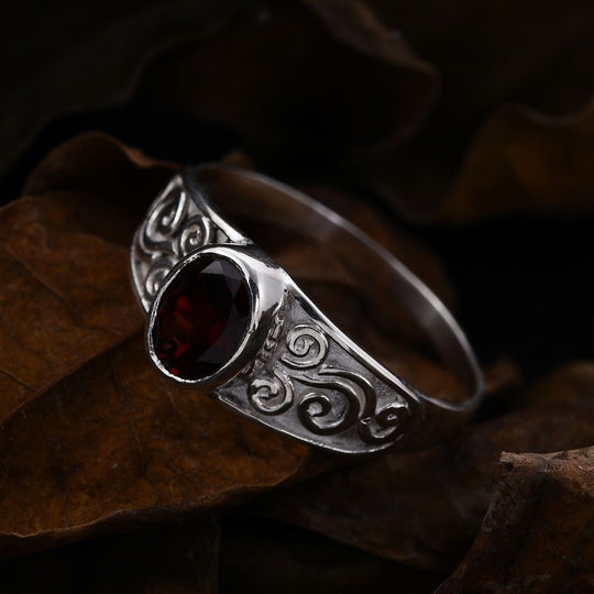 Royal Bali Kollektion - Roter Granat Ring, 925 Silber ca. 1,51 ct