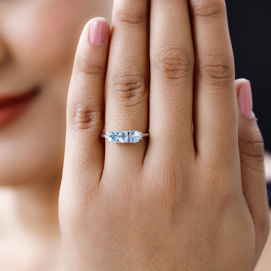 Kambodschanischer, blauer Zirkon, weißer Diamant Ring, 925 Silber platiniert (Größe 21.00) ca. 1.69 ct