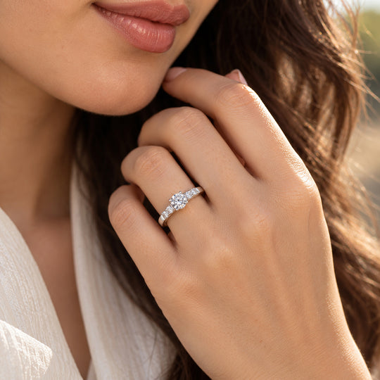 LUXURIANT IGI zertifizierter SI-GH Labor Diamant Ring in 585 Weißgold - 1 ct.