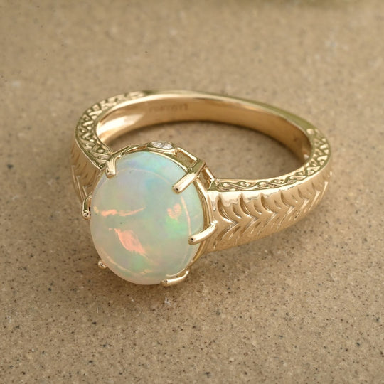 AAA Natürlicher, äthiopischer Welo Opal, Weißer Diamant AGI zertifiziert und geprüft Ring, 417 Gelbgold (Größe 20.00) ca. 2.10 ct
