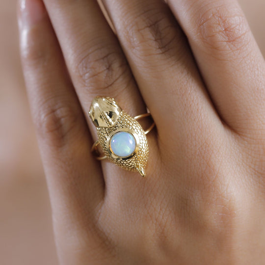 GP Trionfo Kollektion - AA Natürlicher, äthiopischer Welo Opal, Kanchanaburi Blauer Saphir Ring 925 Silber 750 Gelbgold Vermeil (Größe 18.00) ca. 0.92 ct