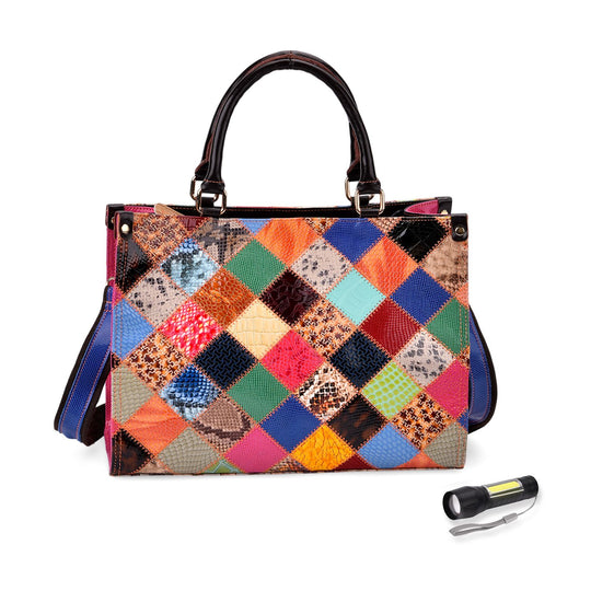 Chaos by Elsie - Umhängetasche aus 100% Echtleder mit Mini-Taschenlampe, Rautenmuster, RFID-Schutz, 34x15x27 cm (Tasche), 9,5x4 cm (Taschenlampe)