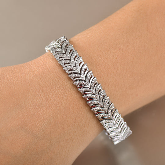 Designer Inspiriertes Weißes Diamant Chevron Armband, ca. 19 cm, Nickelfreies Messing, Goldfarben