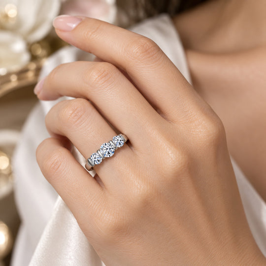 LUXURIANT SGL zertifizierter VS-GH Labor Diamant Trilogie Ring, 925 Silber Gelbgold Vermeil - 1 ct.