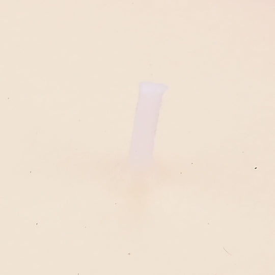 LIVMORE - Duftkerze im dekorativen Glas, Tabak und Oudh, 36 Std. Brenndauer, Purpurrot