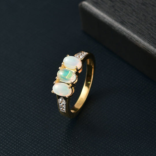 D joy AA Natürlicher, äthiopischer Welo Opal, Weißer Zirkon Ring 925 Silber 750 Gelb Vergoldet (Größe 18.00) ca. 1.03 ct