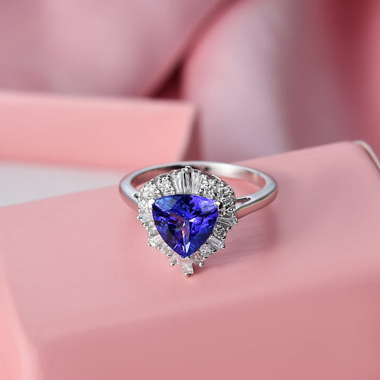 LUXURIANT (10-16 Werktage Lieferzeit) 2,56 ct. AA Tansanit und Labor Diamant Ring in 417 Weißgold