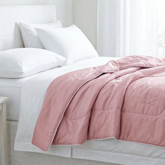 LIVMORE High-Tech Cooling-Steppdecke mit edler, temperaturregulierender Maulbeeren-Seiden-Füllung, 135x200 cm, Rosegold