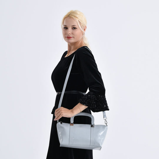 Eleganter Leder Crossbody Tasche im Clean Chic Look 27 x 17 x 10 cm Cremeweiß