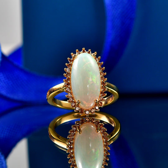 LUXURIANT - AAA Natürlicher, äthiopischer Welo Opal, Lab Grown Roter Diamant Ring 925 Silber 750 Gelbgold Vermeil (Größe 21.00) ca. 3.77 ct