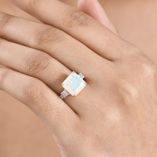 LUXURIANT (10-16 Werktage Lieferzeit) 3,05 ct. AAA natürlicher, äthiopischer Welo Opal und Labor Diamant Ring in 417 Gold