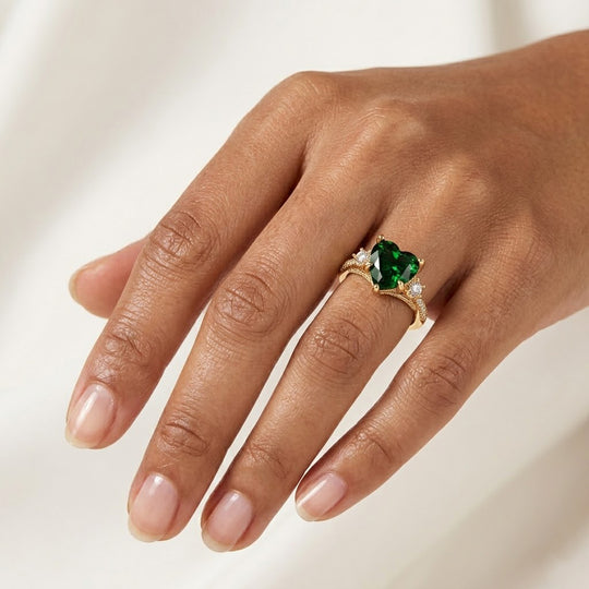 Grüner Kristall und Weißer Zirkonia Ring Nickelfreies Messing (Größe 20.00) 1.01 ct