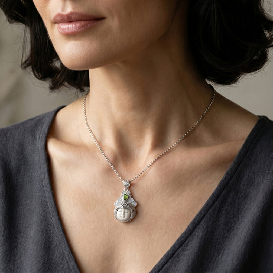 D'Joy Ox Bone, Peridot Anhänger 925 Silber ca. 5,95 ct.