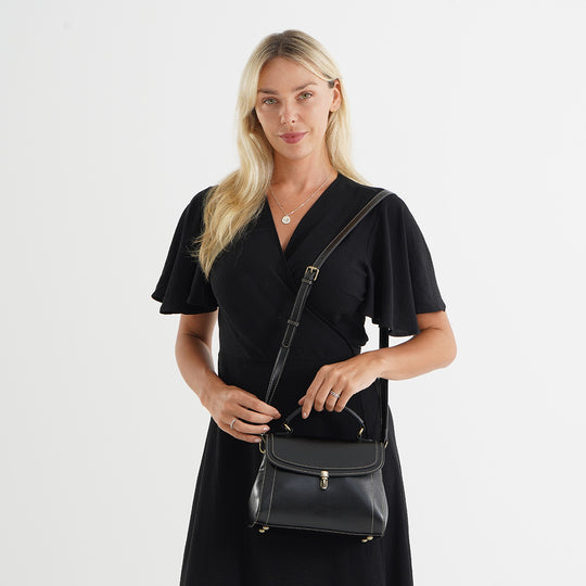 Closeout deal Genuine Leather Crossbody Bag Color: Burgundy Size:24*12*17cm Wall: Genuine Leather Lining: Polyester Exterior:zipped-2 Interior:zipped-2,slid-1