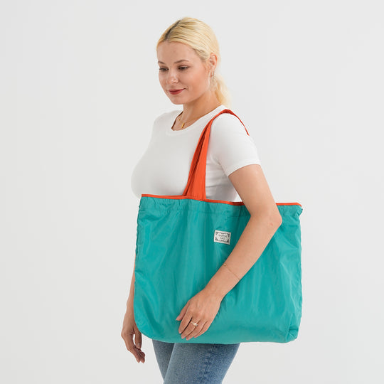 Brand:Livmore Profile: Folded bag Life style Color:rose pink wall(exterior):polyester Lining(interior): none Pockets(exterior):none Pockets(interior):slip-1 Size:50*40cm