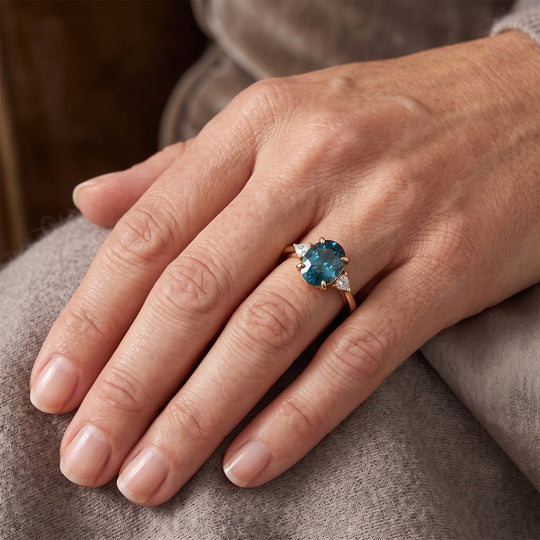 LUXURIANT AAA blauer Zirkon und Labor Diamant Ring in 375 Gold - 3,94 ct.
