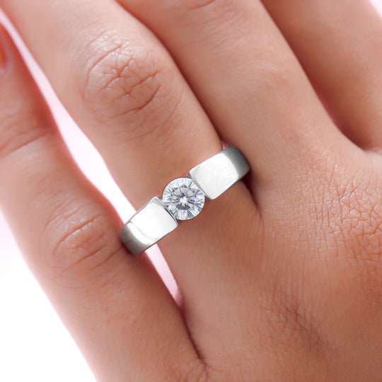 88 Facetten Moissanit-Ring, 925 Silber platiniert ca. 0,79 ct