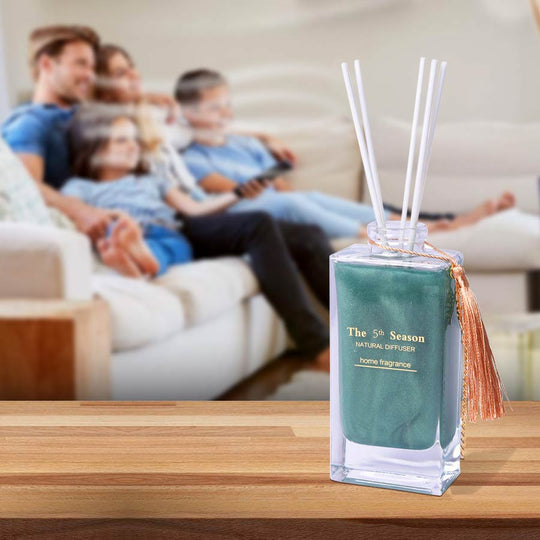The 5th Season - 150ml Reed Diffuser Lufterfrischer in Geschenkbox mit Kunstblumen - Gold (Englische Birne und Freesie Duft)