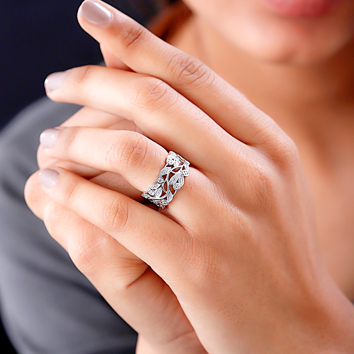 ALLORO Ring, Creolen und Anhänger mit Diamantakzenten, Silber platiniert