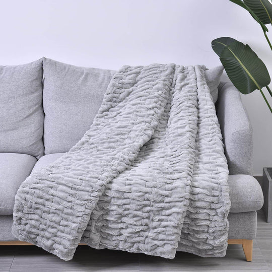 Super weich: Plissierte Luxus Decke mit Mikroflannel-Futter, 150x200 cm, Lavendel