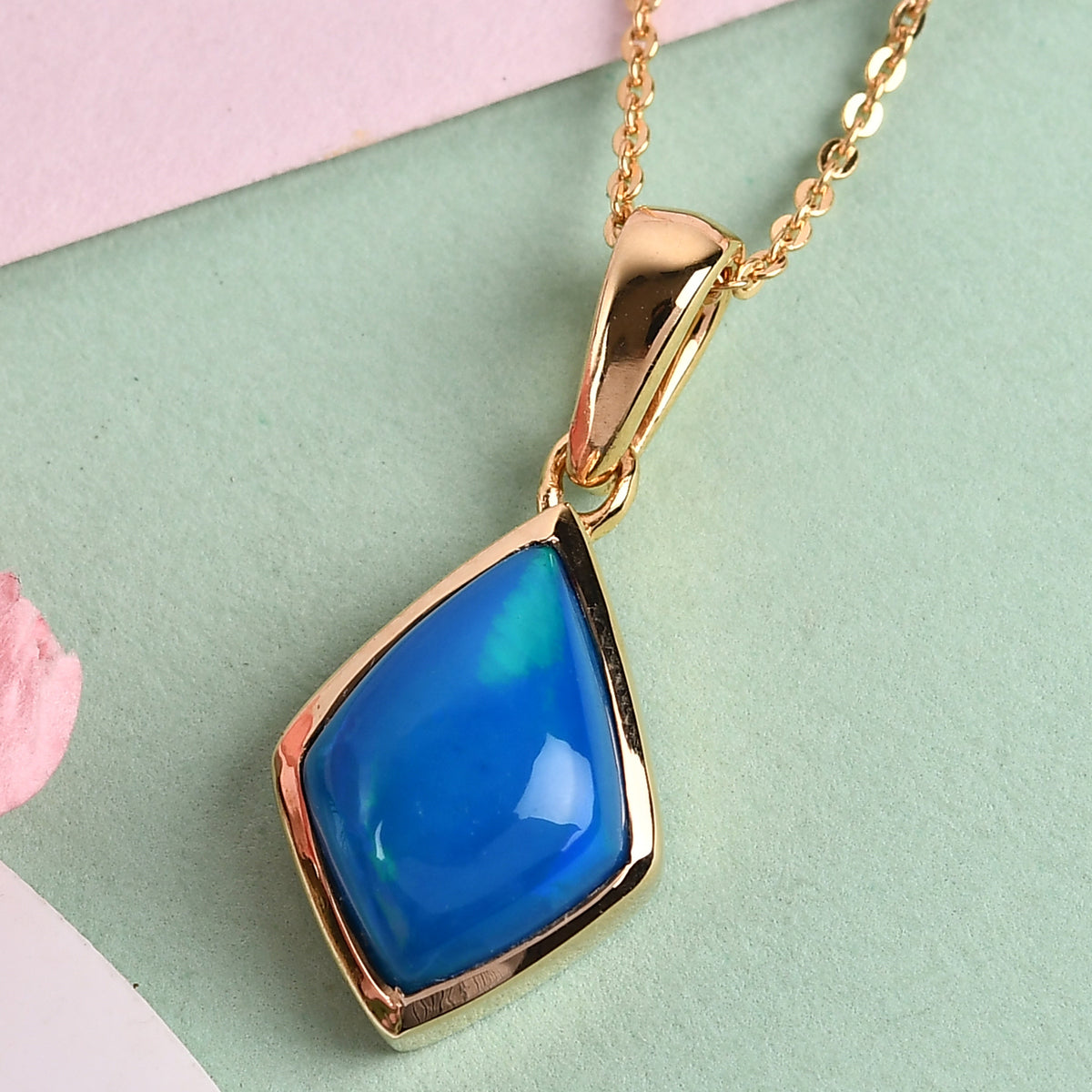 Miami-Blue Welo Opal-Anhänger mit Kette, 50 cm, 925 Silber Gelbgold Vermeil ca. 1,55 ct