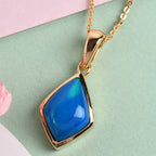 Miami-Blue Welo Opal-Anhänger mit Kette, 50 cm, 925 Silber Gelbgold Vermeil ca. 1,55 ct