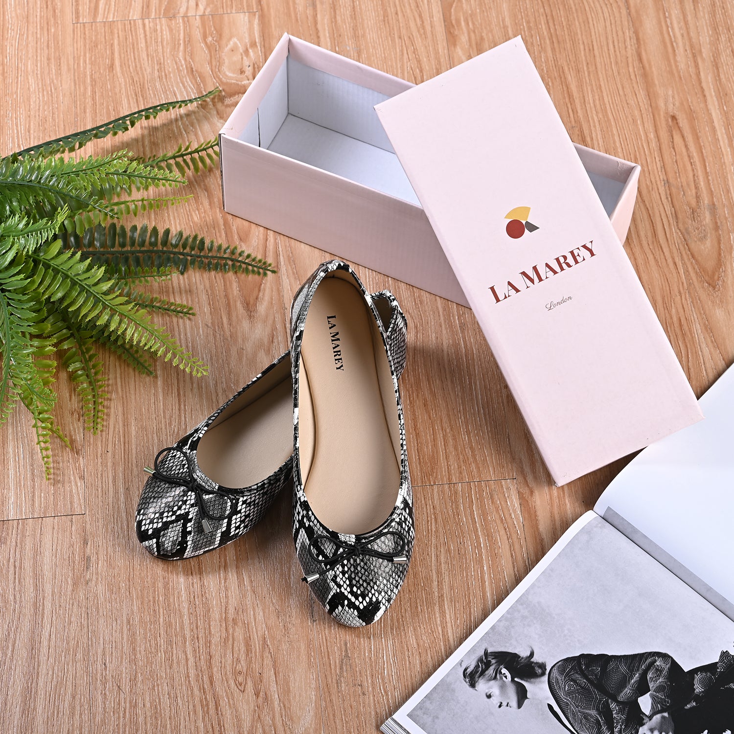 LA MAREY - Damen Ballerinas, Schlangenhautmuster, Größe 41, Schwarz und Weiß