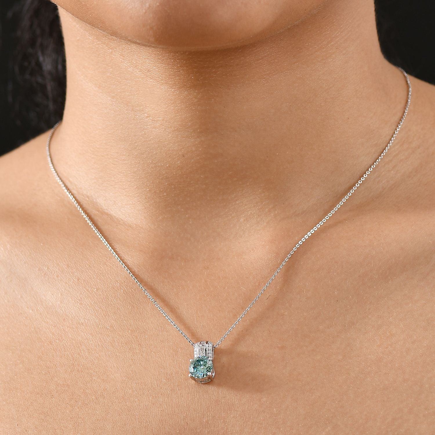 D'Joy blauer und weißer Moissanit Ring und Anhänger mit Kette