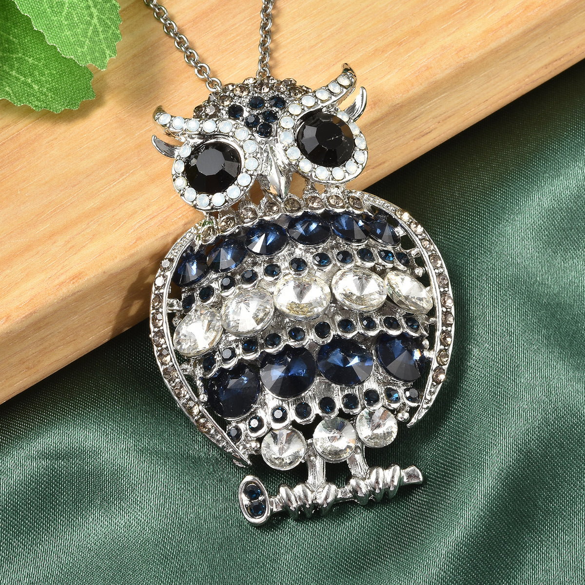 Mehrfarbige Kristall und Glas Eulen-Brosche, Anhänger mit Kette, 60 cm, silberfarben ca. 4,00 ct