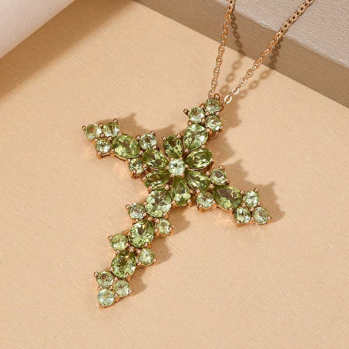 Peridot Kreuz-Anhänger mit Kette, 925 Silber vergoldet ca. 5,55 ct