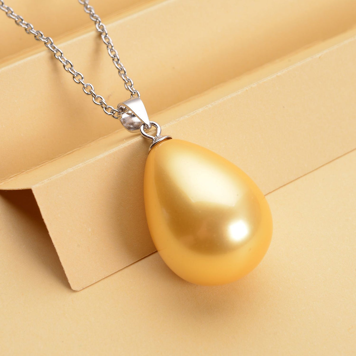 Goldener Muschelkernperlen-Anhänger mit Kette, 925 Silber rhodiniert und Edelstahl