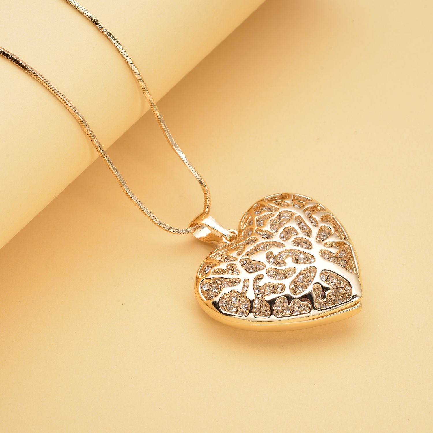 Weißer Kristall Anhänger mit Kette, goldfarben