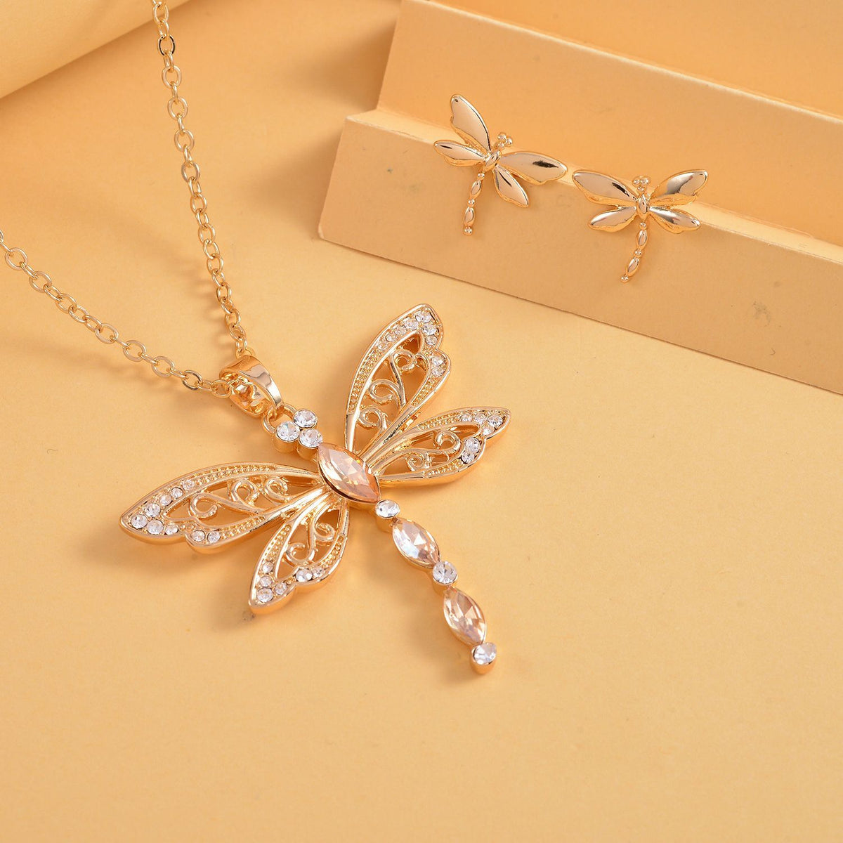 2er Set - Libelle Kristall-Anhänger mit Kette und Ohrringen, goldfarben