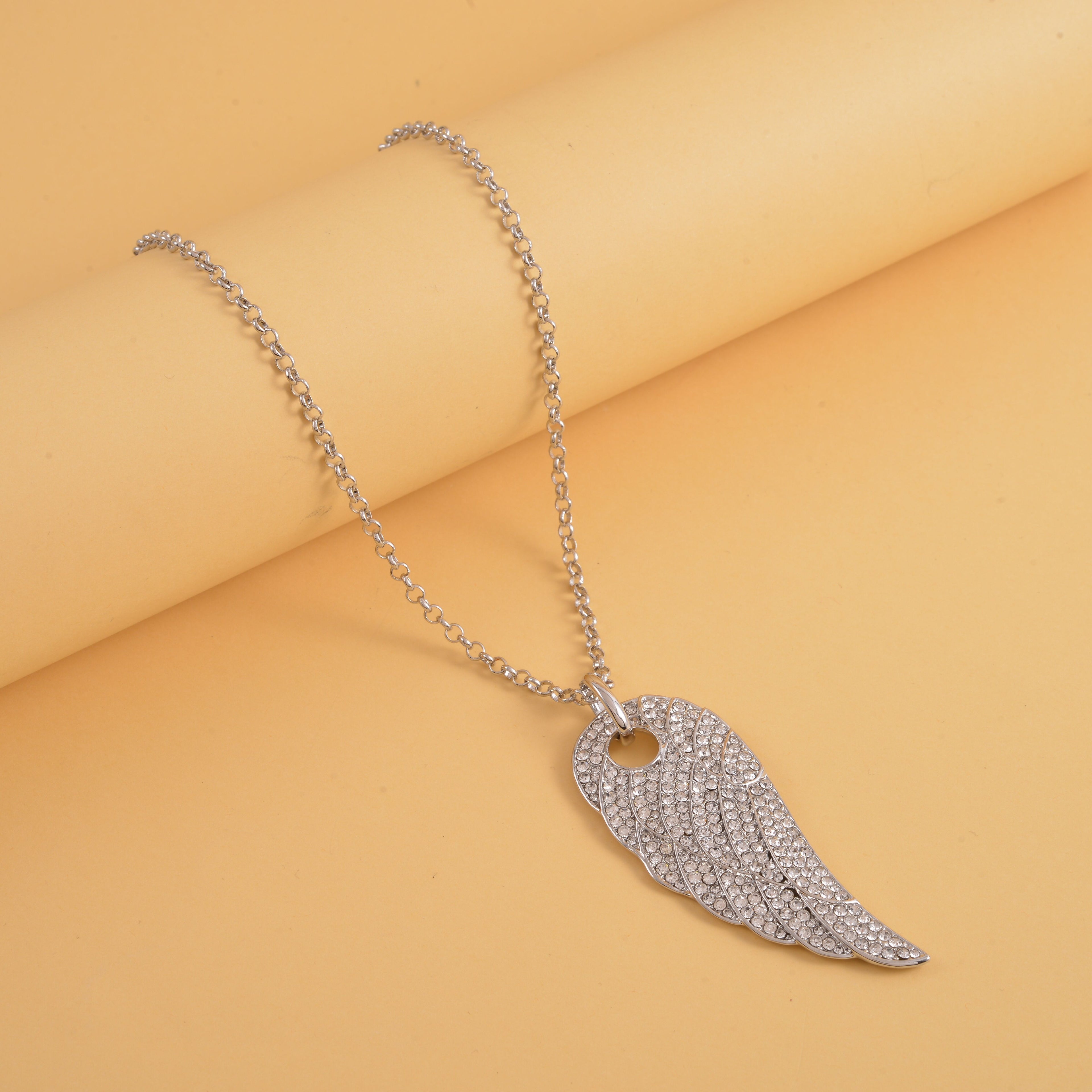 Weißer Kristall Flügel-Anhänger mit Kette, silberfarben