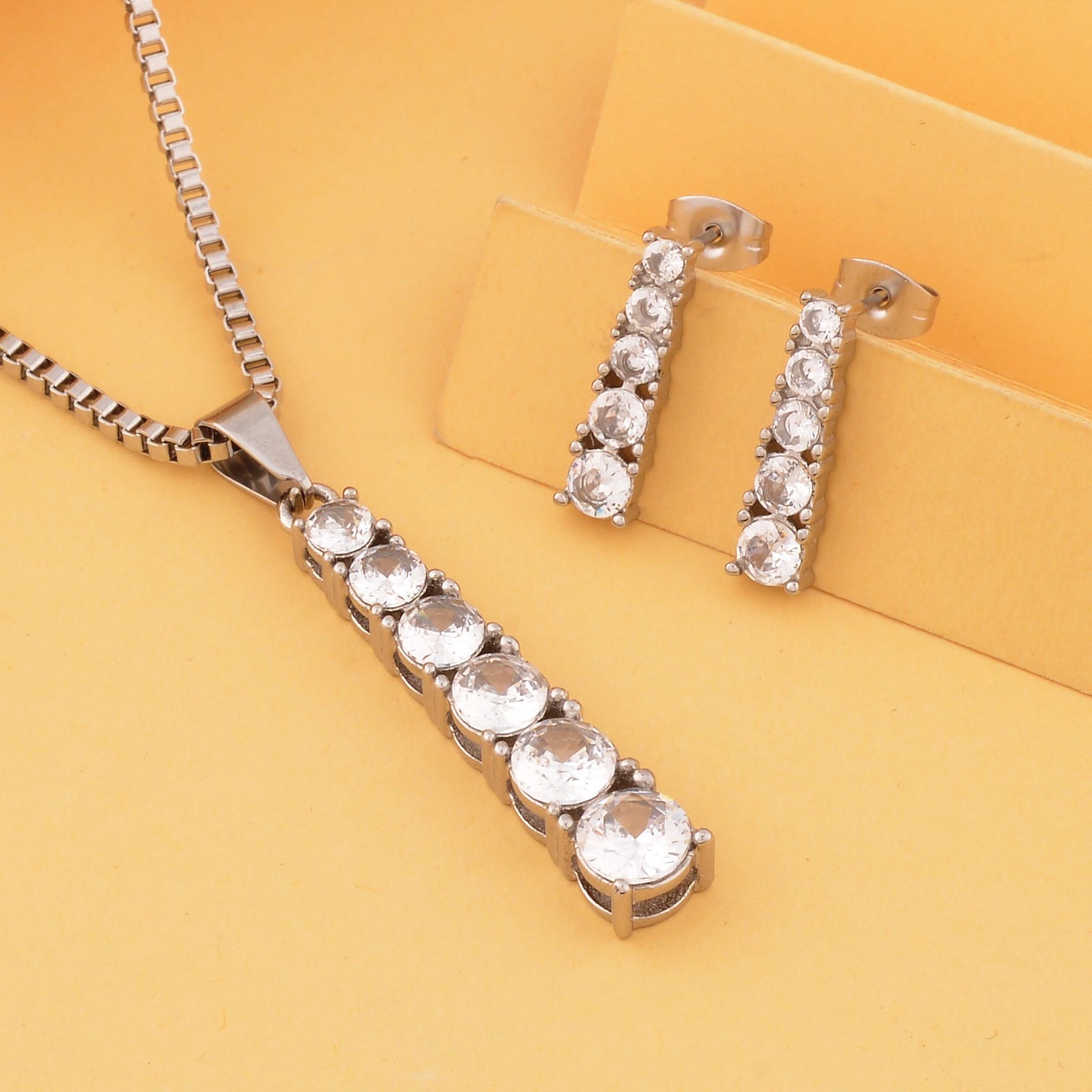 2er Set - Brillantes, weißes, rund geschliffenes Kristall-Schmuckset, mit Ohrringe und Halskette 316L Edelstahl