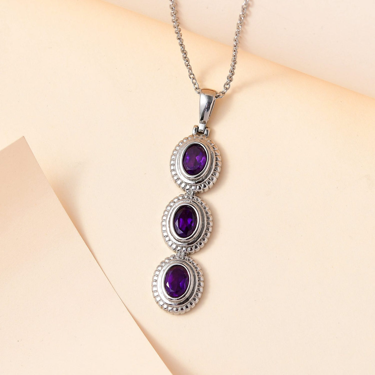 Afrikanischer Amethyst Anhänger mit Kette, Edelstahl, ca. 2.25 ct