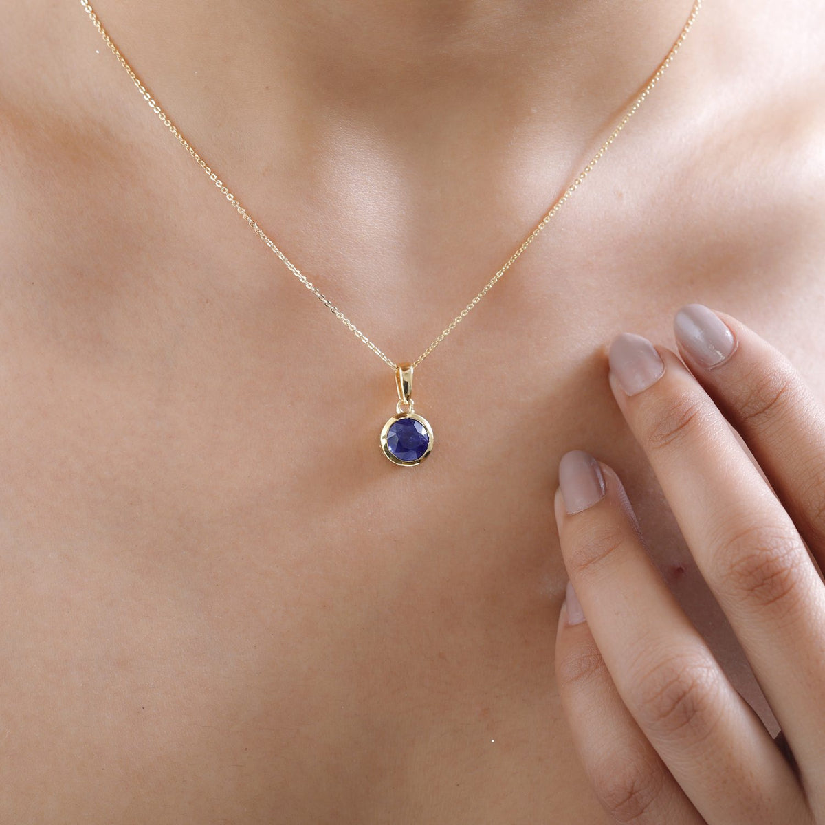 Masoala Saphir (Fissure gefüllt) Anhänger mit Kette, 925 Silber Gelbgold Vermeil ca. 2.88 ct