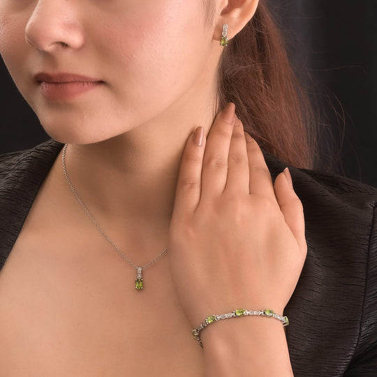 3er Set, natürliche Peridot Ohrringe, Armband, Anhänger mit Kette, Edelstahl, ca. 7.03 ct