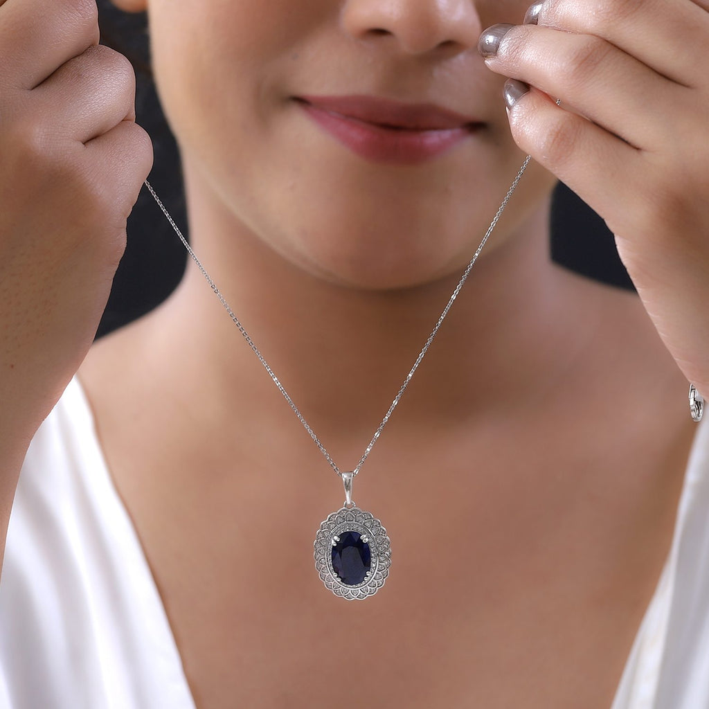 Diffundierter blauer Saphir und weißer Zirkon-Anhänger mit Kette, 925 Silber platiniert ca. 7.45 ct
