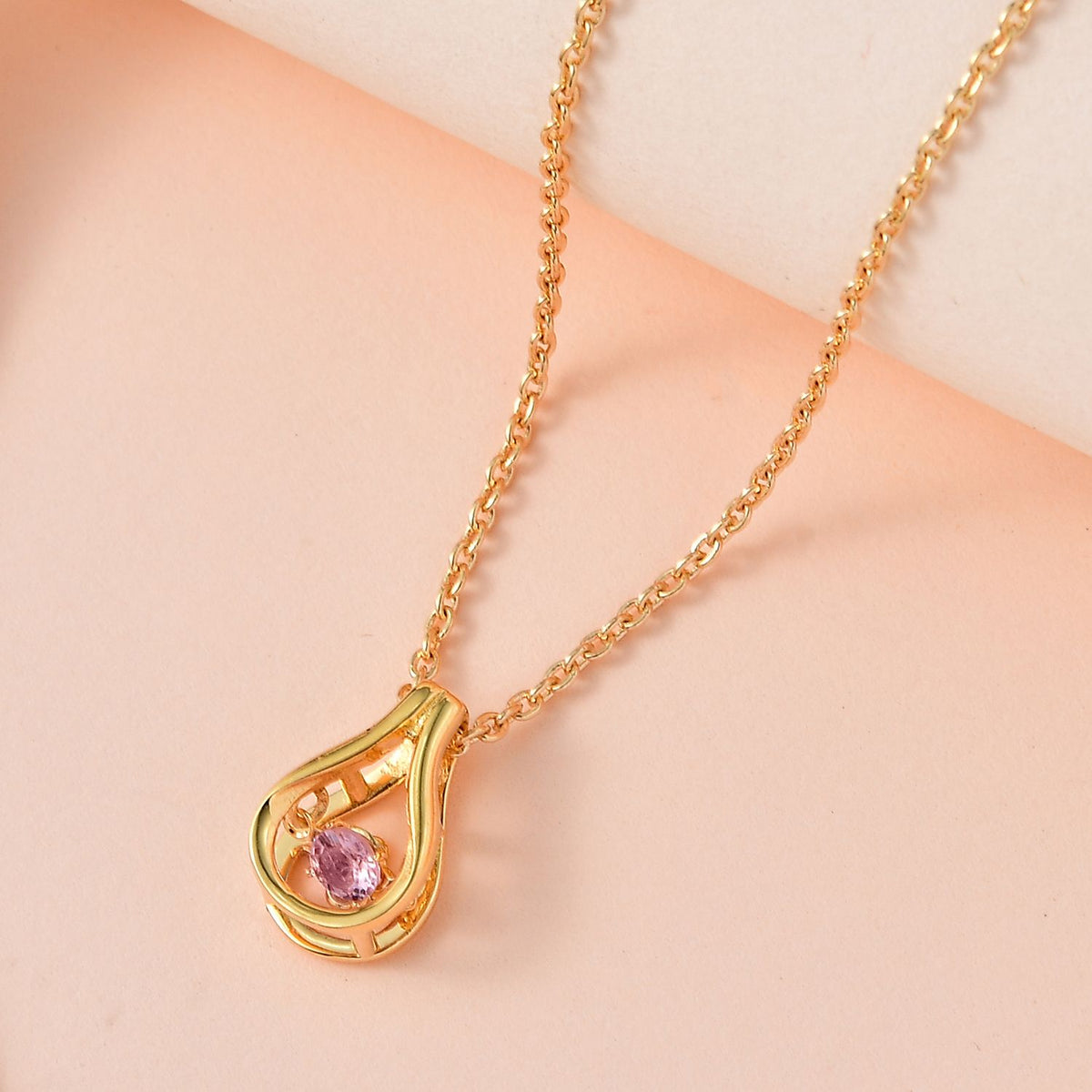 Lila Spinell Anhänger mit Kette, 925 Silber vergoldet ca. 0.19 ct