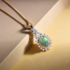 Natürlicher, äthiopischer Opal und weißer Zirkon-Anhänger mit Kette, Silber ca. 1,82 ct