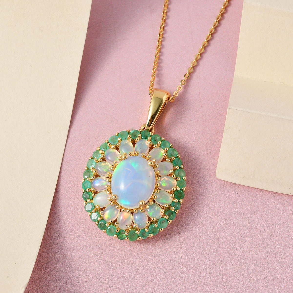 Natürliche, äthiopische Opal, Sambischer Smaragd Anhänger mit Kette, 925 Silber Gelbgold Vermeil, ca. 5.24 ct